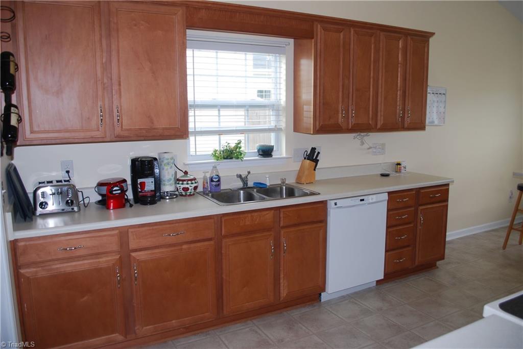 2556 Covington Loop Graham, NC 27253 - Photo 8 of 25 Gallery Image 8
