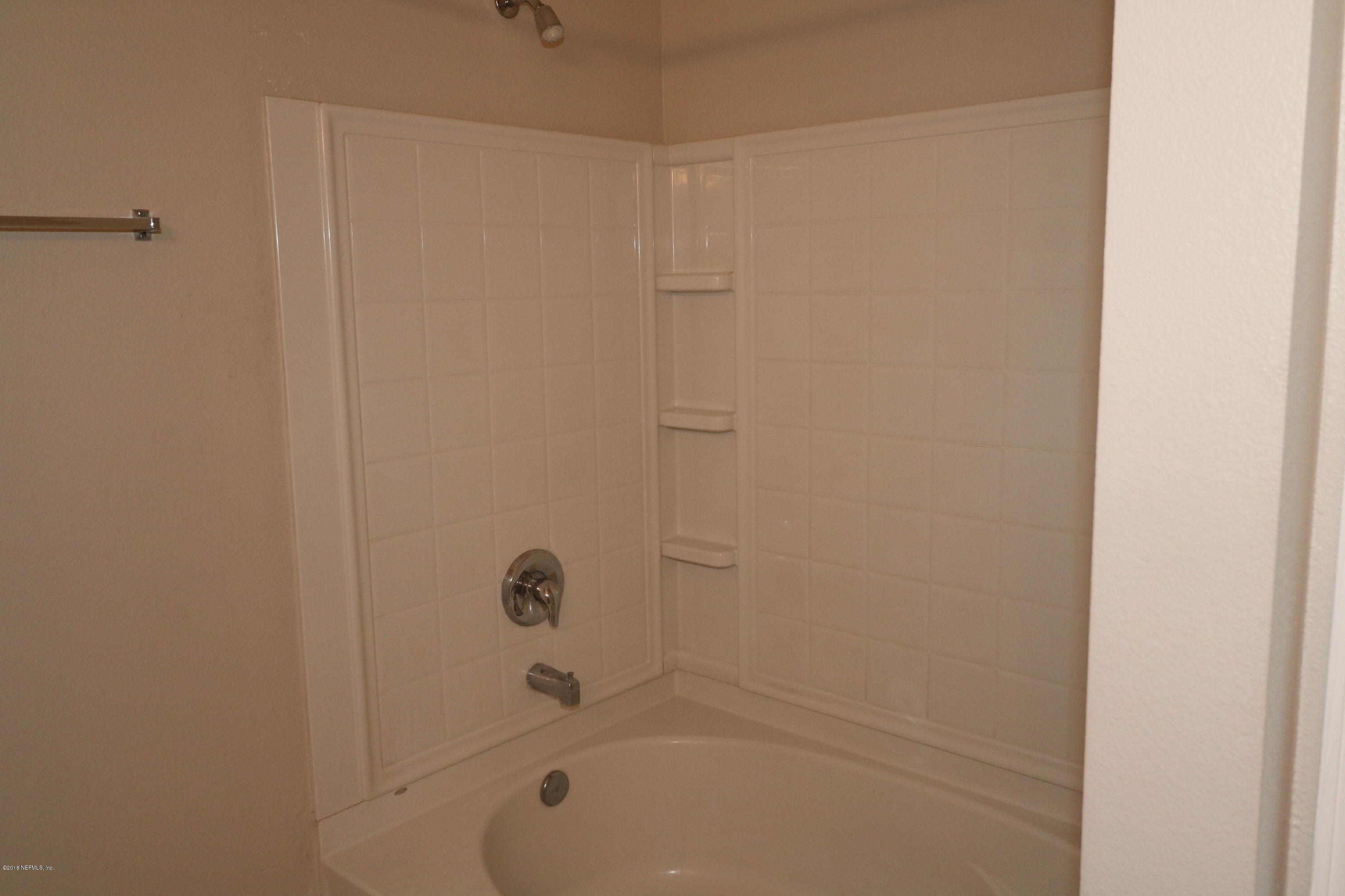 584 Crystal Way Orange Park, FL 32065 - Photo 6 of 14 a bathroom with a bathtub