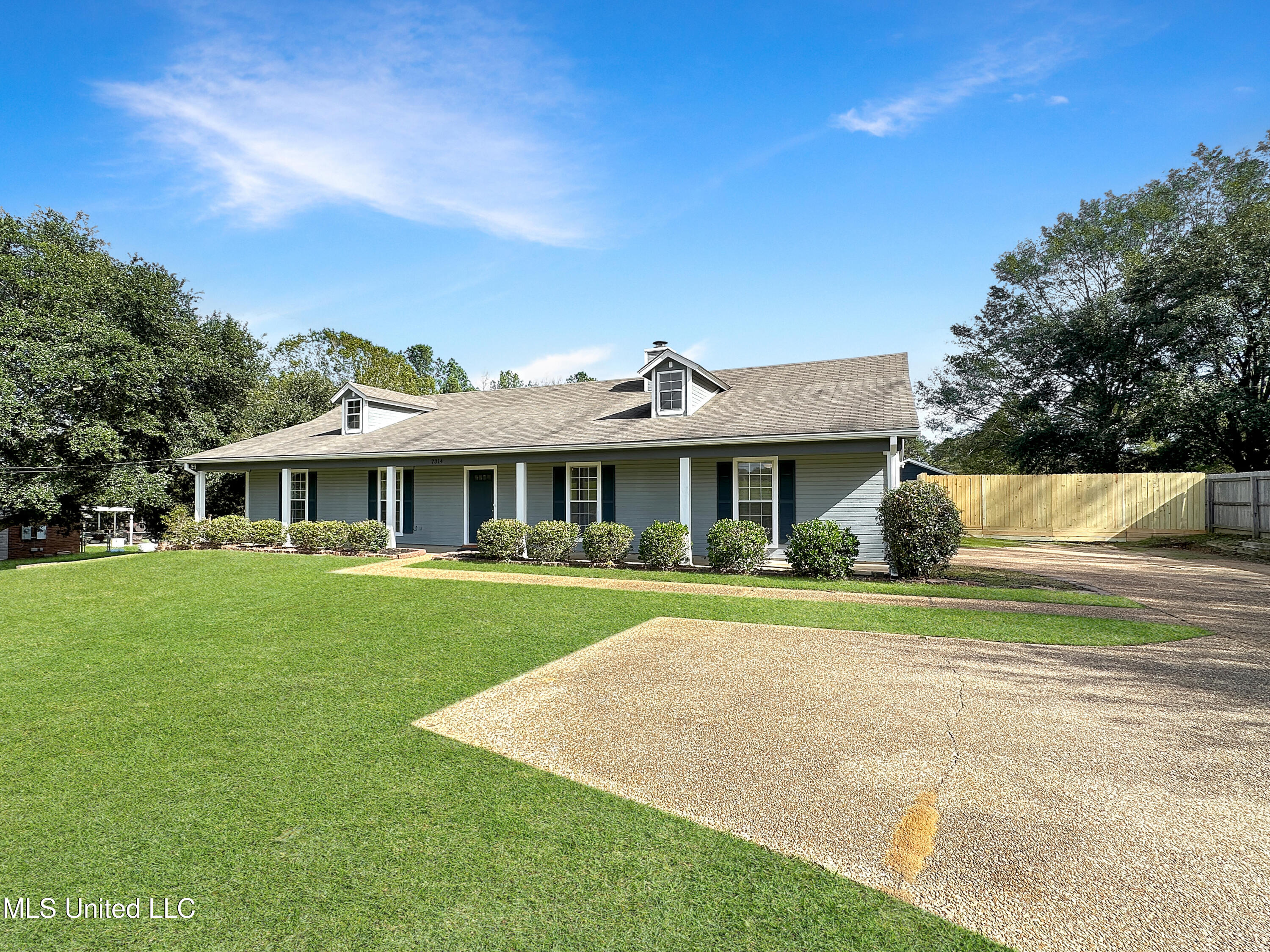 7314 Gary Road Byram, MS 39272 - Photo 2 of 36 8f7b4646813b7e63a7fd25032feaf0a6d3fdbdf4