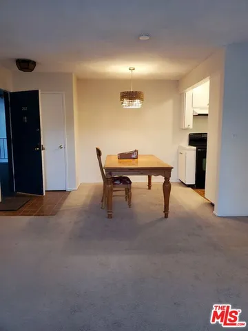 $3,150 | 6199 Canterbury Drive, Unit 202, Culver City, CA 90230