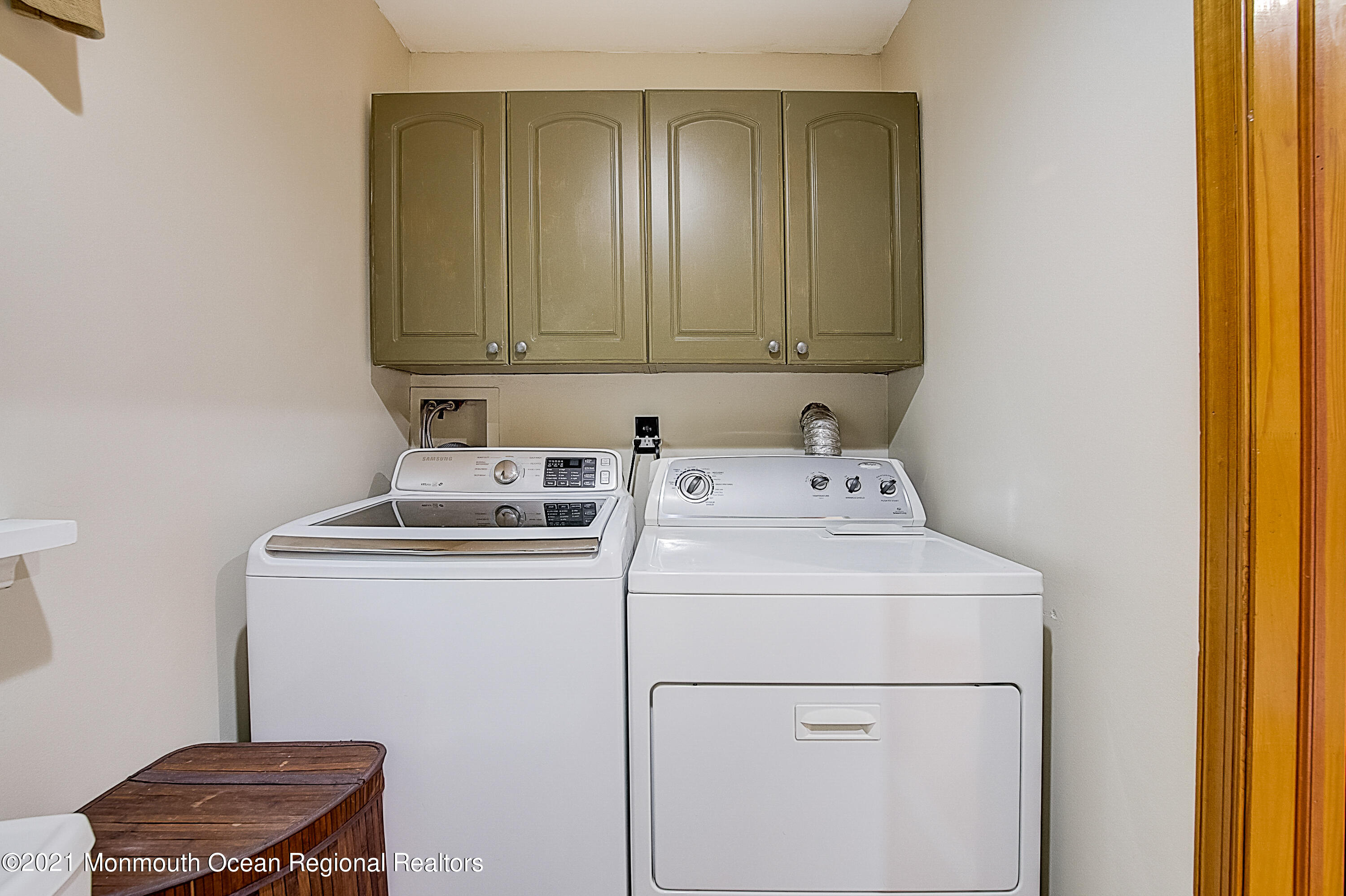 105 Bethany Road Holmdel, NJ 07733 - Photo 17 of 32 40-Bethany Rd -040