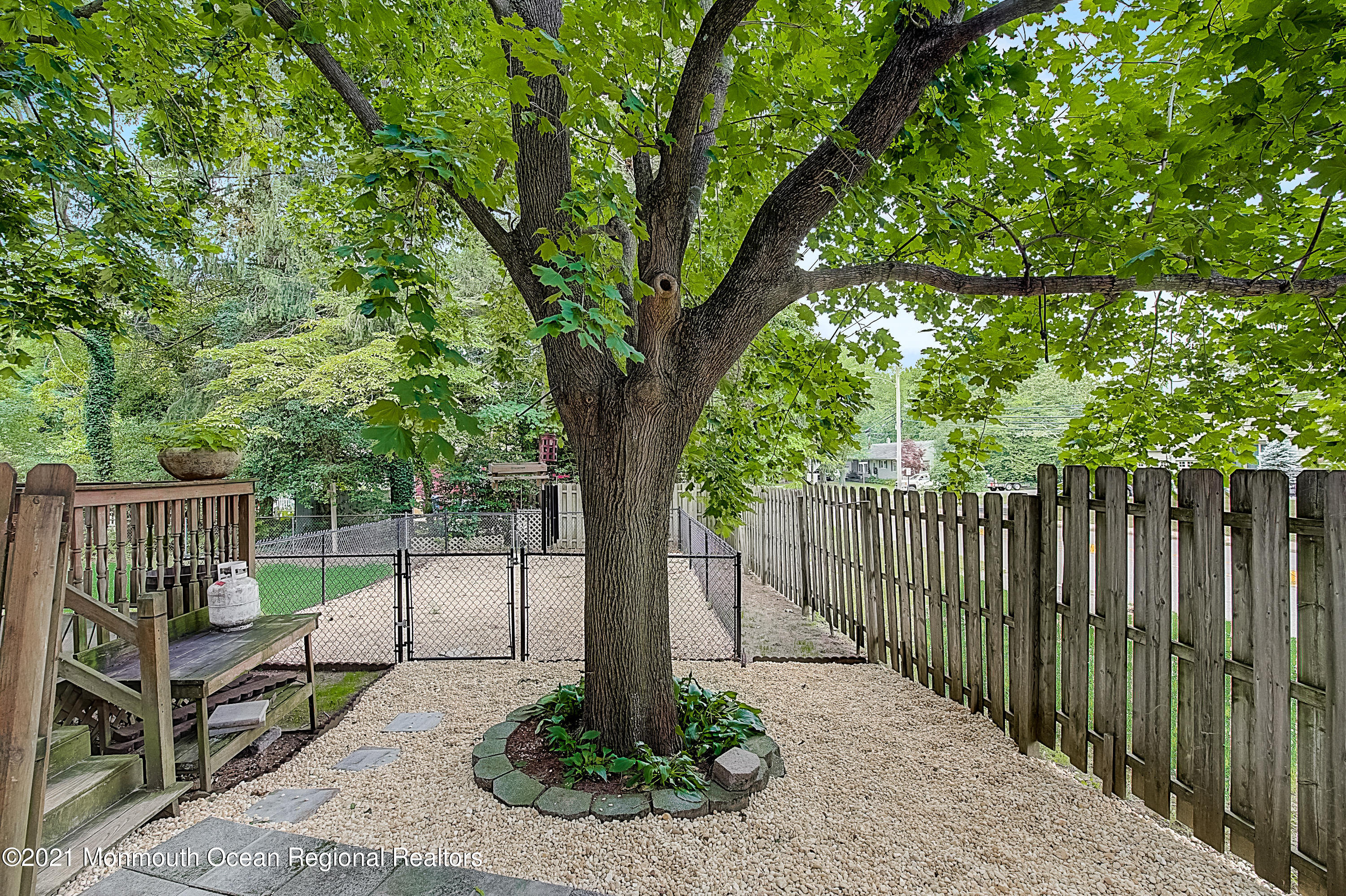 105 Bethany Road Holmdel, NJ 07733 - Photo 27 of 32 46-Bethany Rd -046