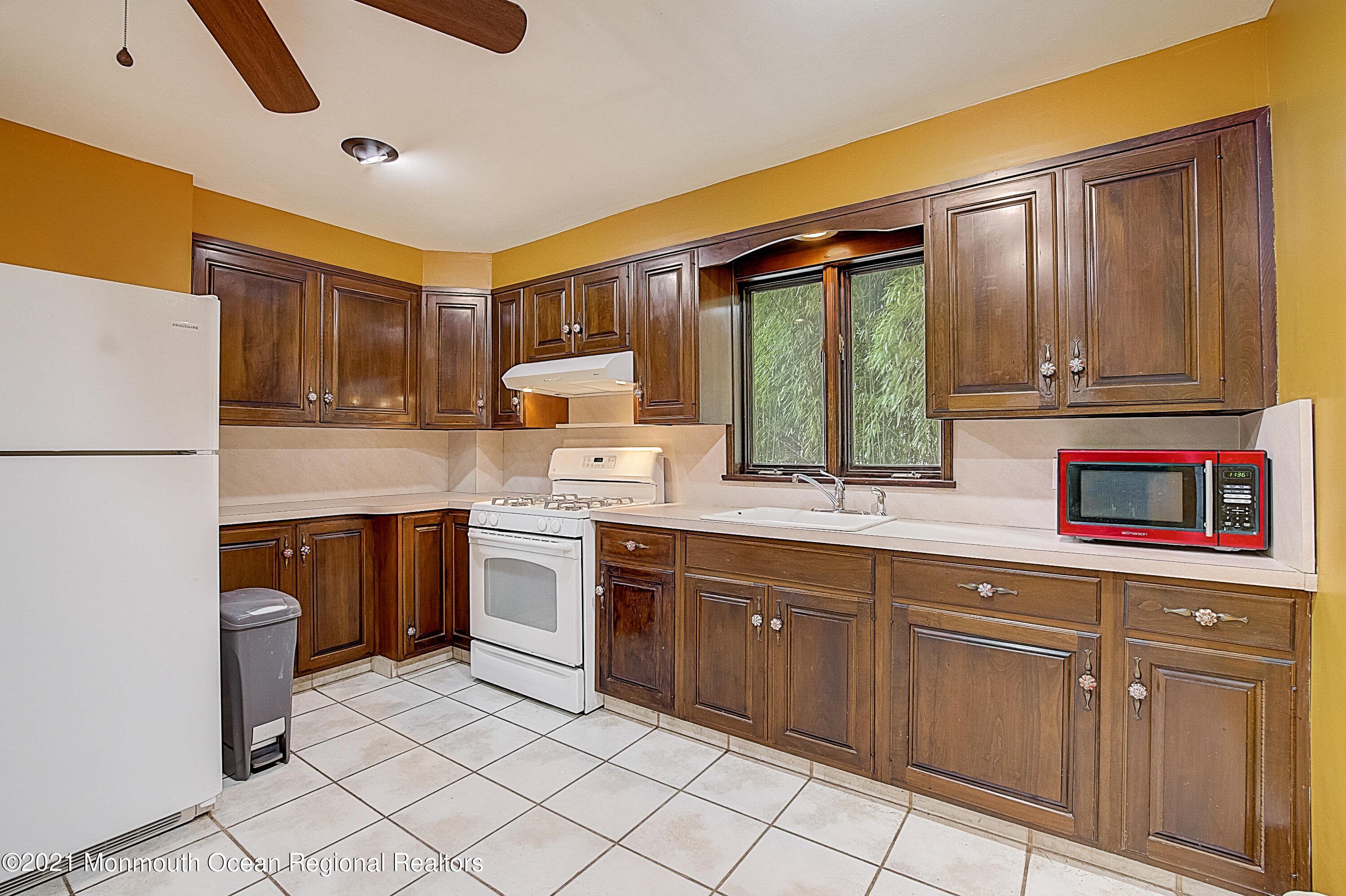 105 Bethany Road Holmdel, NJ 07733 - Photo 8 of 32 18-Bethany Rd -018