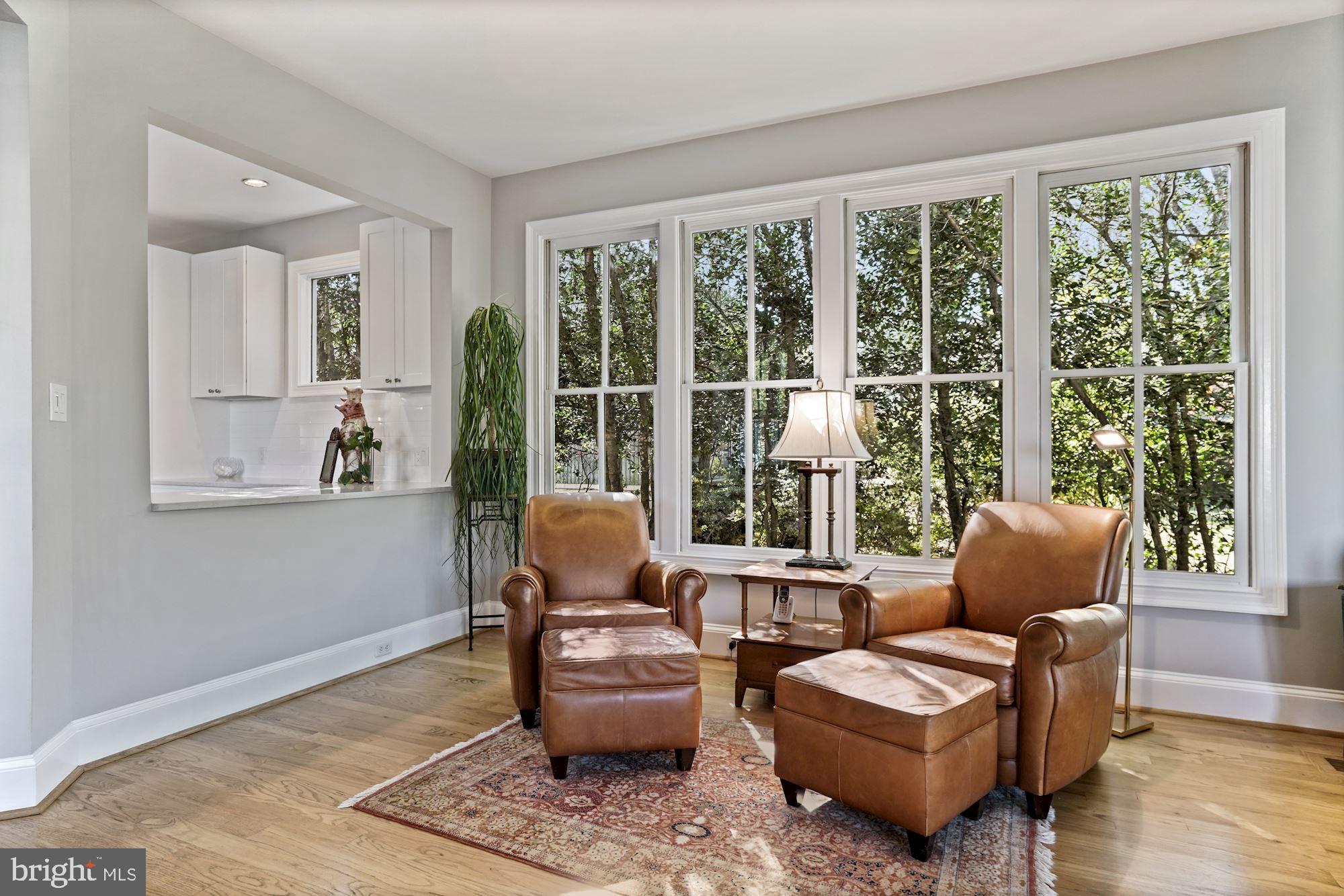 2000 Rockingham Street McLean, VA 22101 - Photo 14 of 62 Lovely large windows