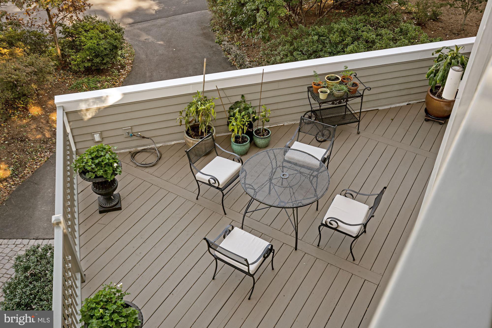 2000 Rockingham Street McLean, VA 22101 - Photo 18 of 62 Deck off the screen porch and family room