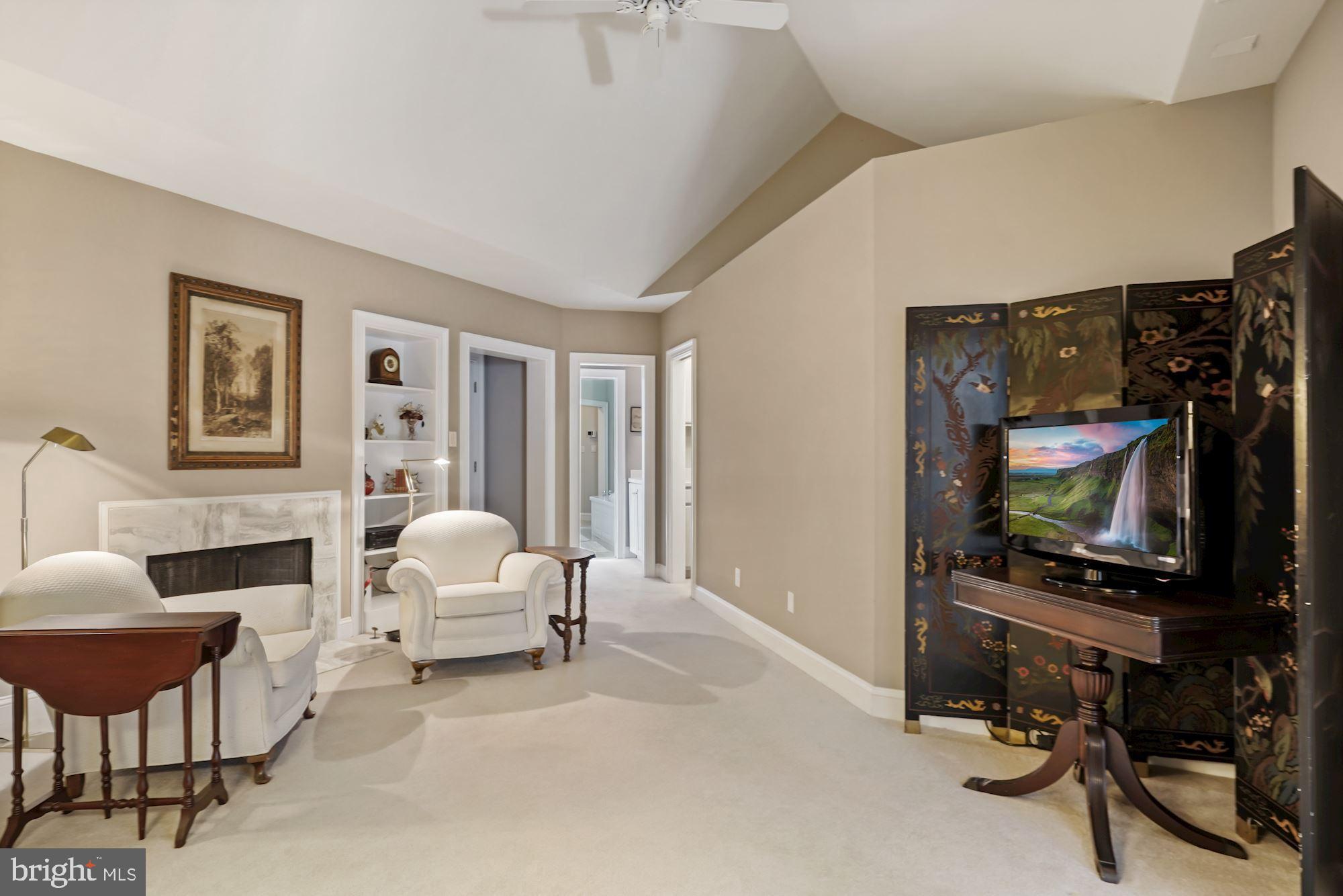 2000 Rockingham Street McLean, VA 22101 - Photo 27 of 62 Primary bedroom sitting room