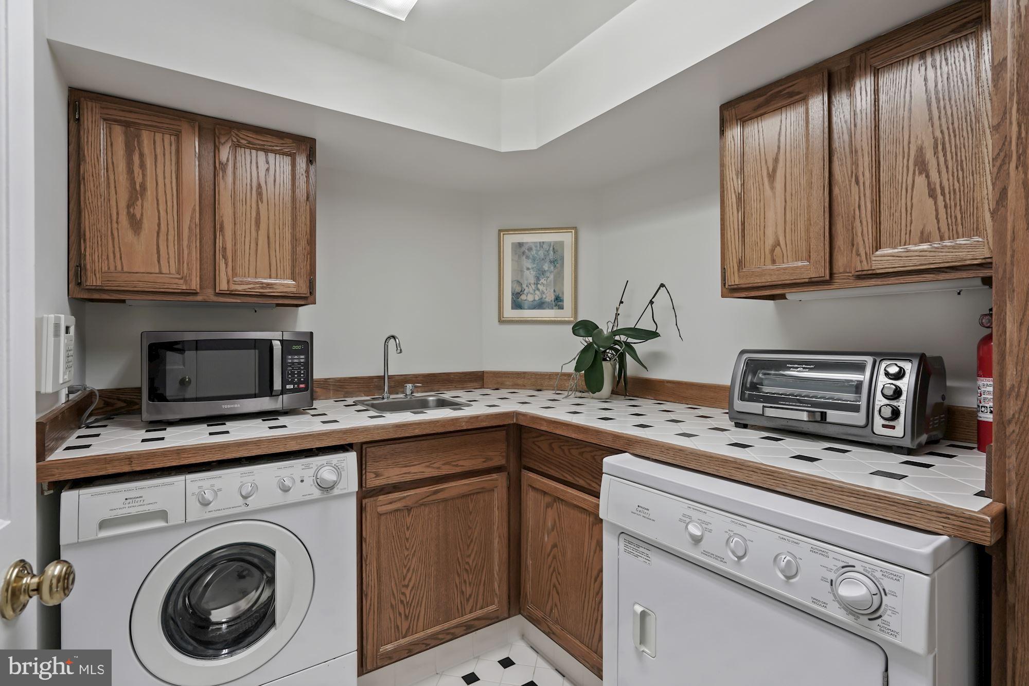 2000 Rockingham Street McLean, VA 22101 - Photo 50 of 62 Laundry room