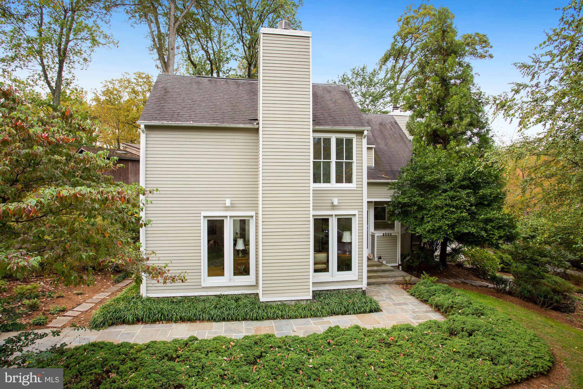 2000 Rockingham Street McLean, VA 22101 - Photo 58 of 62 Easy landscaping surrounds the home!