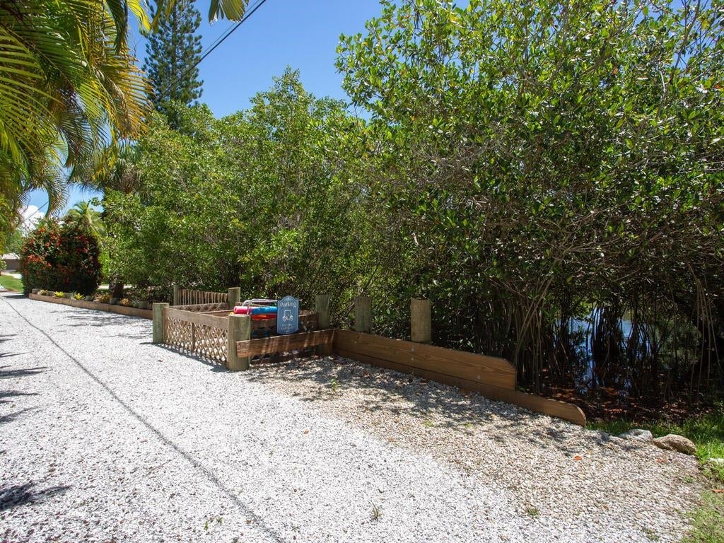 4636 Rue Royale Sanibel, FL 33957 - Photo 7 of 8 Gallery Image 7