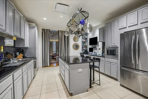 $1,075,000 | 511 South Post Oak Lane, Unit 6D, Houston, TX 77056