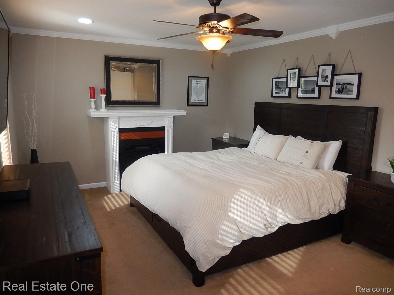 950 Cobblers Road Waterford, MI 48327 - Photo 16 of 29 Master Bedroom View 1.JPG