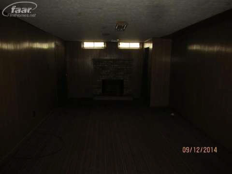 1282 Coldwater Road Flint, MI 48505 - Photo 18 of 20 20421463-17.JPG