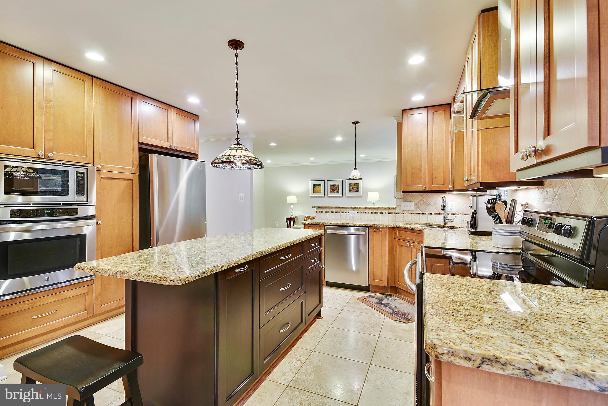 2408 Black Cap Lane Reston, VA 20191 - Photo 9 of 30 Two toned Brookhaven cabinets
