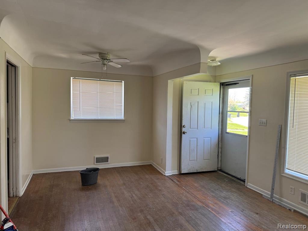 1913 Basil Lane Flint, MI 48504 - Photo 4 of 21