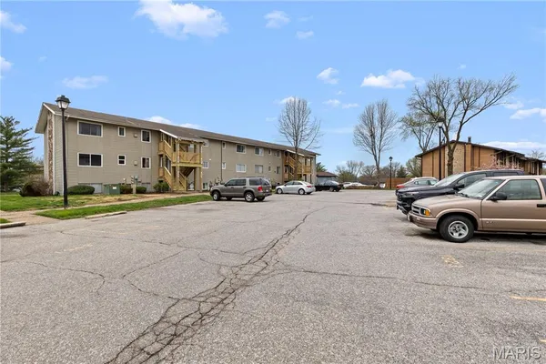 $115,000 | 2031 Gascony Parc Drive, Unit 2031, Lake St. Louis, MO 63367