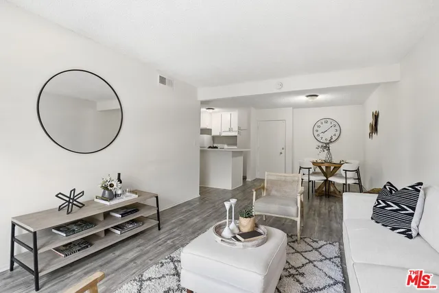 $385,000 | 18620 Hatteras Street, Unit 276, Tarzana, CA 91356