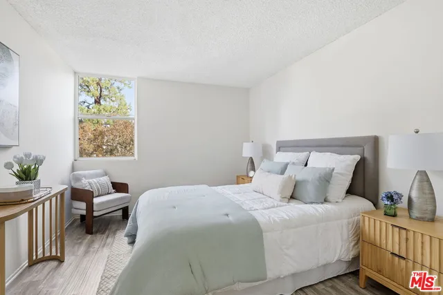 $385,000 | 18620 Hatteras Street, Unit 276, Tarzana, CA 91356