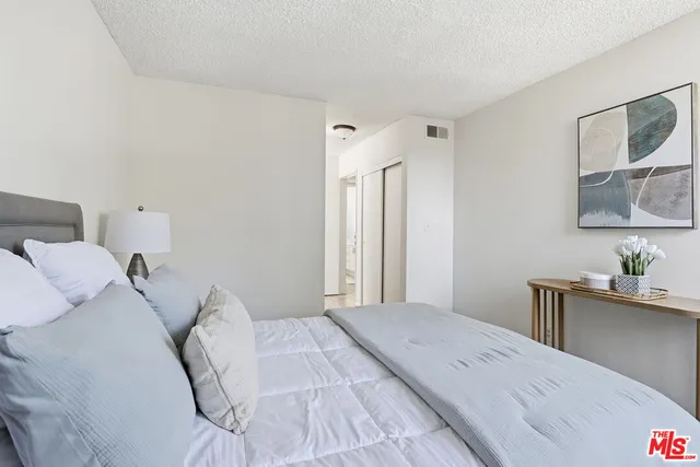 $385,000 | 18620 Hatteras Street, Unit 276, Tarzana, CA 91356