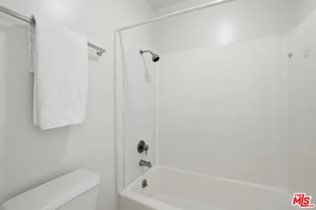 $385,000 | 18620 Hatteras Street, Unit 276, Tarzana, CA 91356