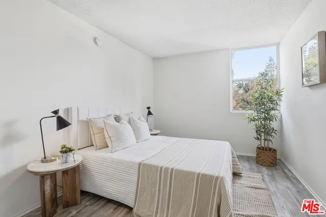 $385,000 | 18620 Hatteras Street, Unit 276, Tarzana, CA 91356