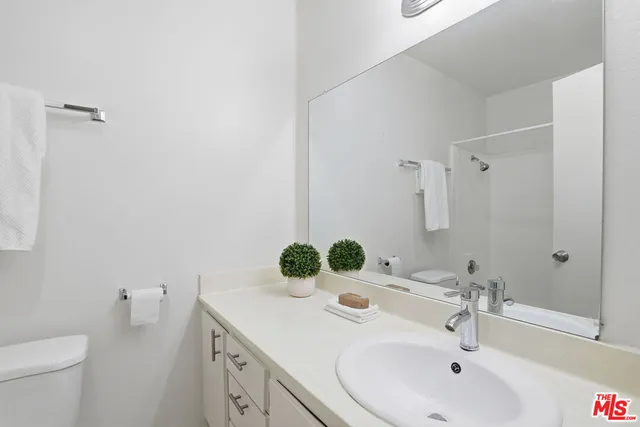 $385,000 | 18620 Hatteras Street, Unit 276, Tarzana, CA 91356