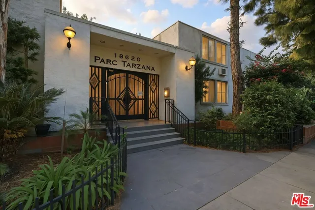 $385,000 | 18620 Hatteras Street, Unit 276, Tarzana, CA 91356