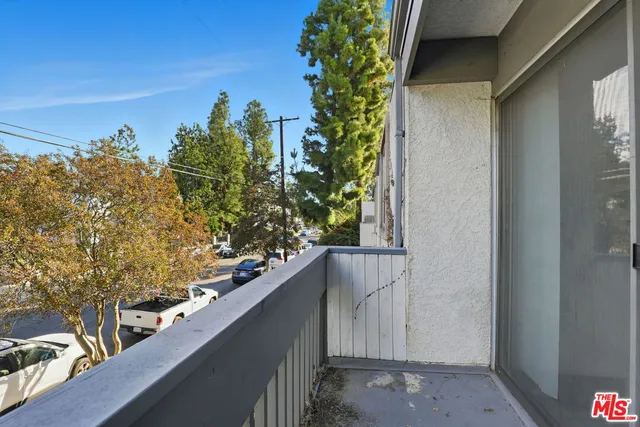 $385,000 | 18620 Hatteras Street, Unit 276, Tarzana, CA 91356