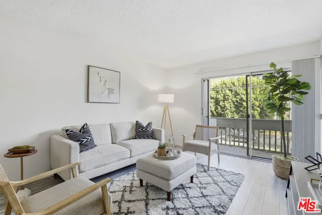 $385,000 | 18620 Hatteras Street, Unit 276, Tarzana, CA 91356