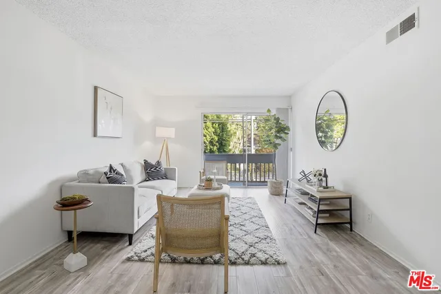 $385,000 | 18620 Hatteras Street, Unit 276, Tarzana, CA 91356