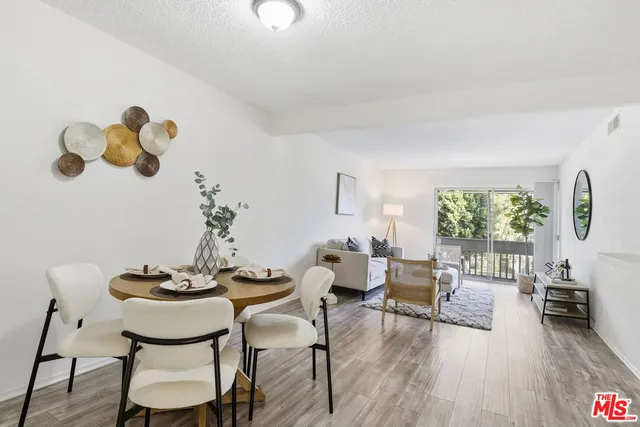 $385,000 | 18620 Hatteras Street, Unit 276, Tarzana, CA 91356