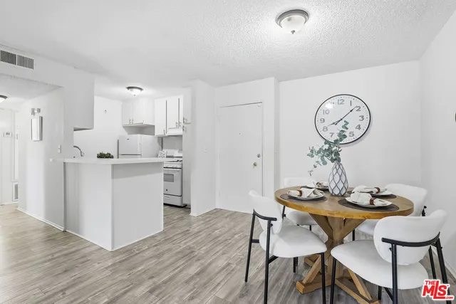 $385,000 | 18620 Hatteras Street, Unit 276, Tarzana, CA 91356