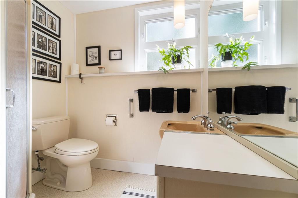 17 Penhurst Road Pittsburgh, PA 15202 - Photo 17 of 42 a bathroom with a toilet and a sink