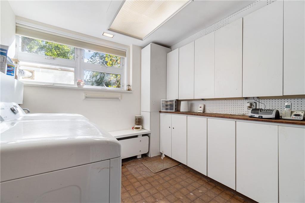 17 Penhurst Road Pittsburgh, PA 15202 - Photo 18 of 42 a kitchen with sink and cabinets