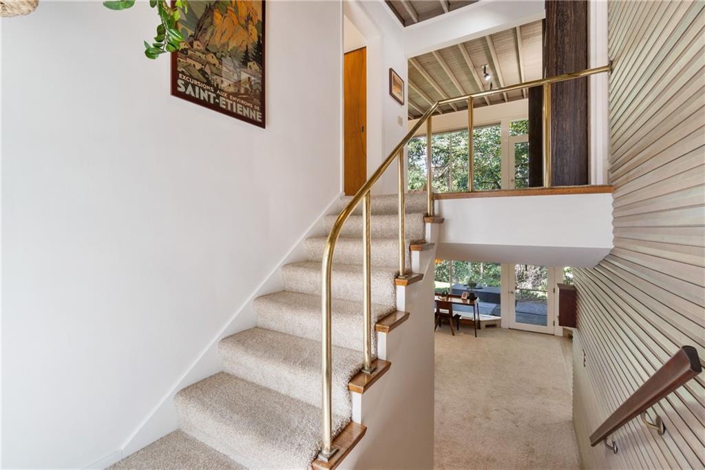 17 Penhurst Road Pittsburgh, PA 15202 - Photo 19 of 42 a view of entryway and workspace