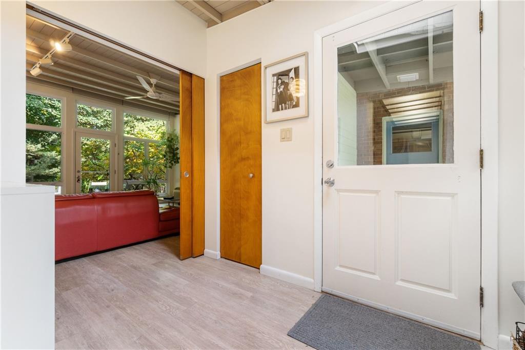 17 Penhurst Road Pittsburgh, PA 15202 - Photo 3 of 42 an empty room with large window