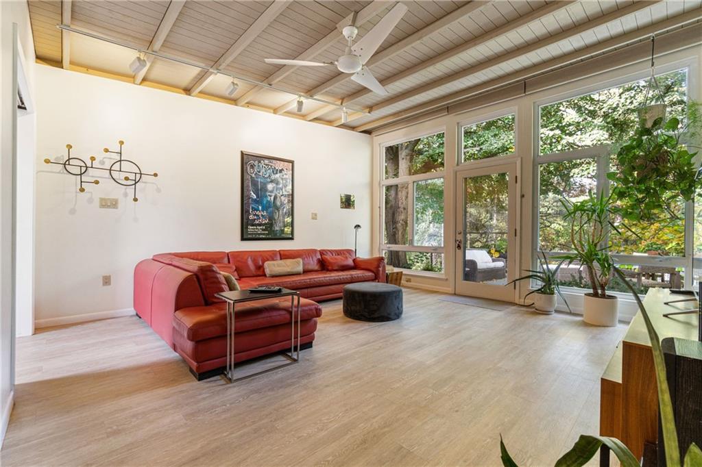 17 Penhurst Road Pittsburgh, PA 15202 - Photo 5 of 42 a living room with furniture and a large window