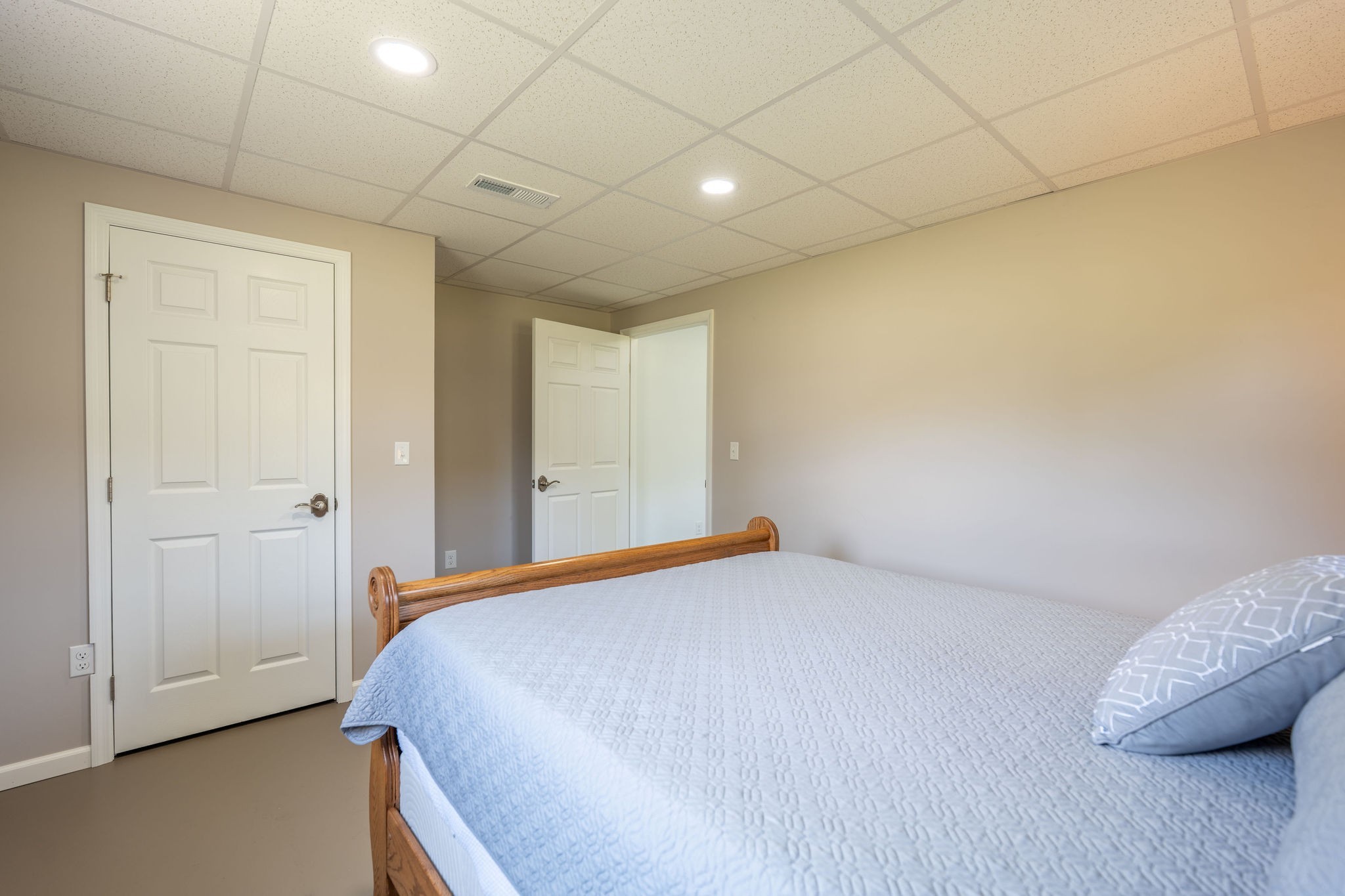 6285 Rayburn Creek Road Collinwood, TN 38450 - Photo 30 of 51 a bedroom with a bed and a window