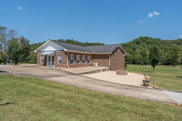$699,900 | 6285 Rayburn Creek Road, Collinwood, TN 38450