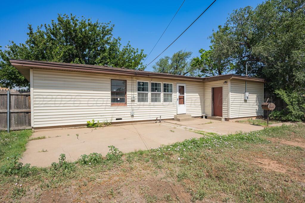 1933 Cedar Street Amarillo, TX 79106 - Photo 18 of 20 backyard
