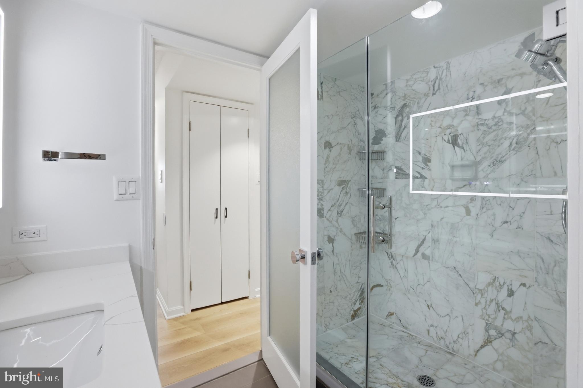 1101 South Arlington Ridge Road, Unit 710 Arlington, VA 22202 - Photo 19 of 52 Primary En Suite Bathroom