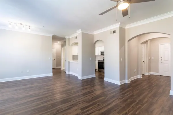 $1,700 | 320 Jackson Hill Street, Unit 318, Houston, TX 77007