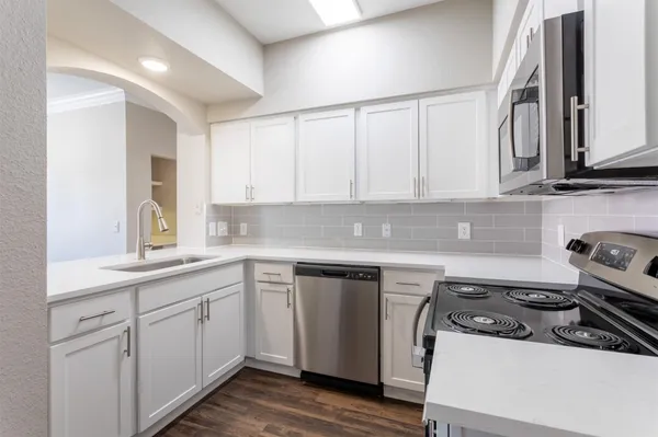 $1,700 | 320 Jackson Hill Street, Unit 318, Houston, TX 77007
