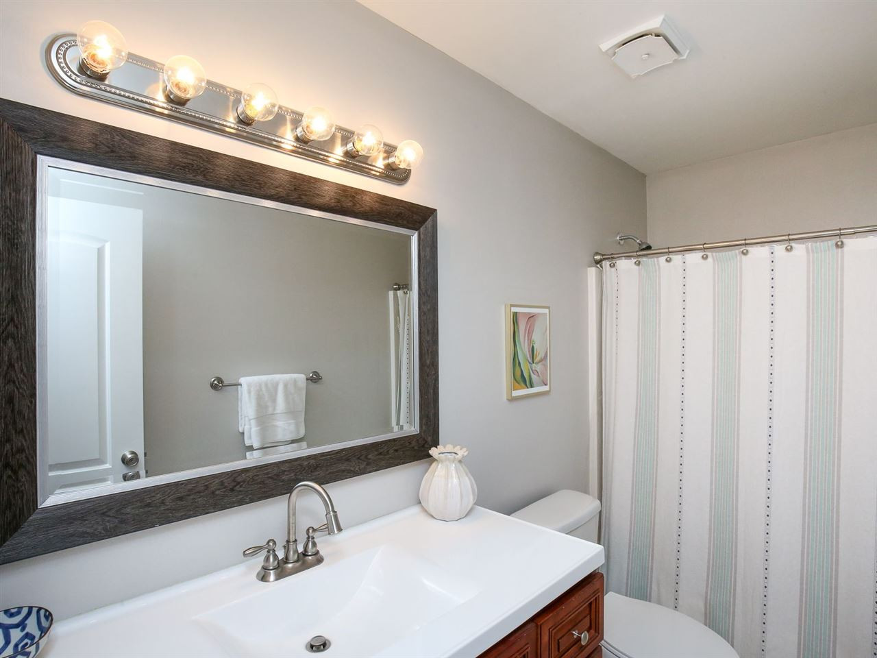 4012 Cardigan Place Raleigh, NC 27609 - Photo 22 of 30 Upstairs Full Bath!