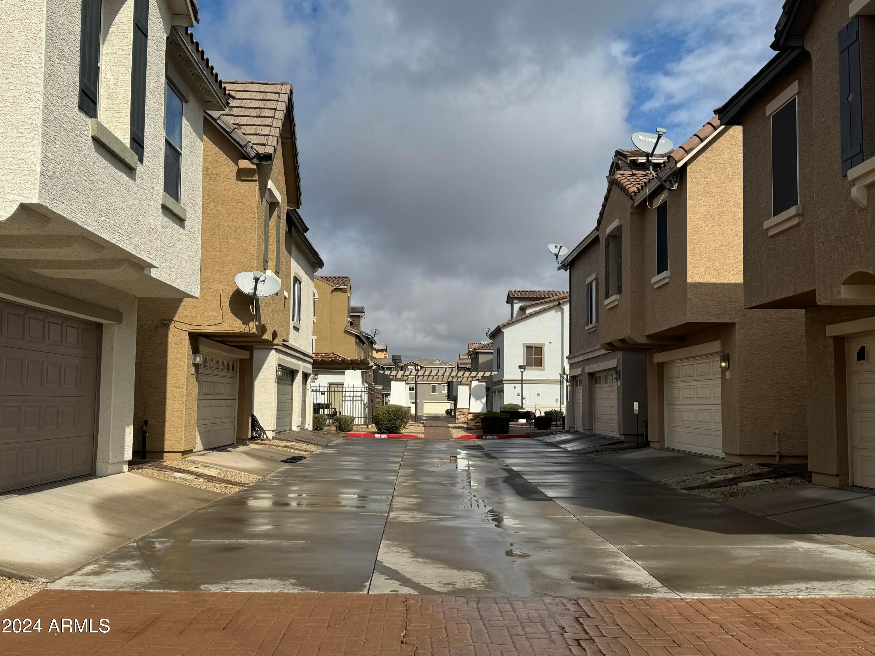 446 North Alder Court Gilbert, AZ 85233 - Photo 5 of 25 a view of a street with buildings