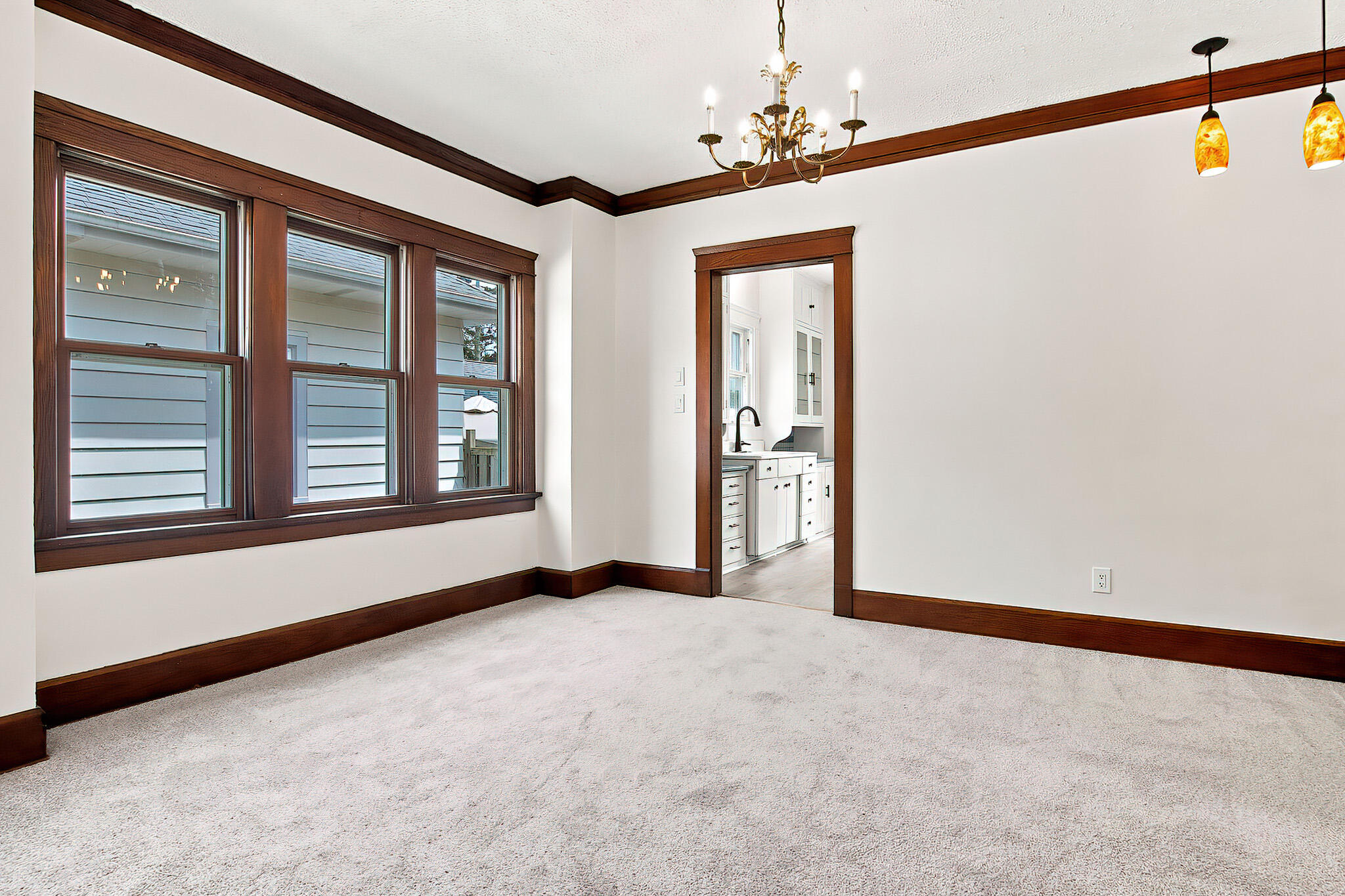 2111 Lawn Street Racine, WI 53404 - Photo 7 of 29 11 IMG_1131