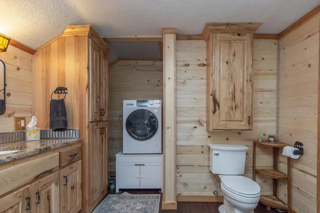 $639,900 | 608 Broadway Street, Wahkon, MN 56386