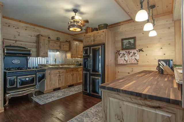 $639,900 | 608 Broadway Street, Wahkon, MN 56386