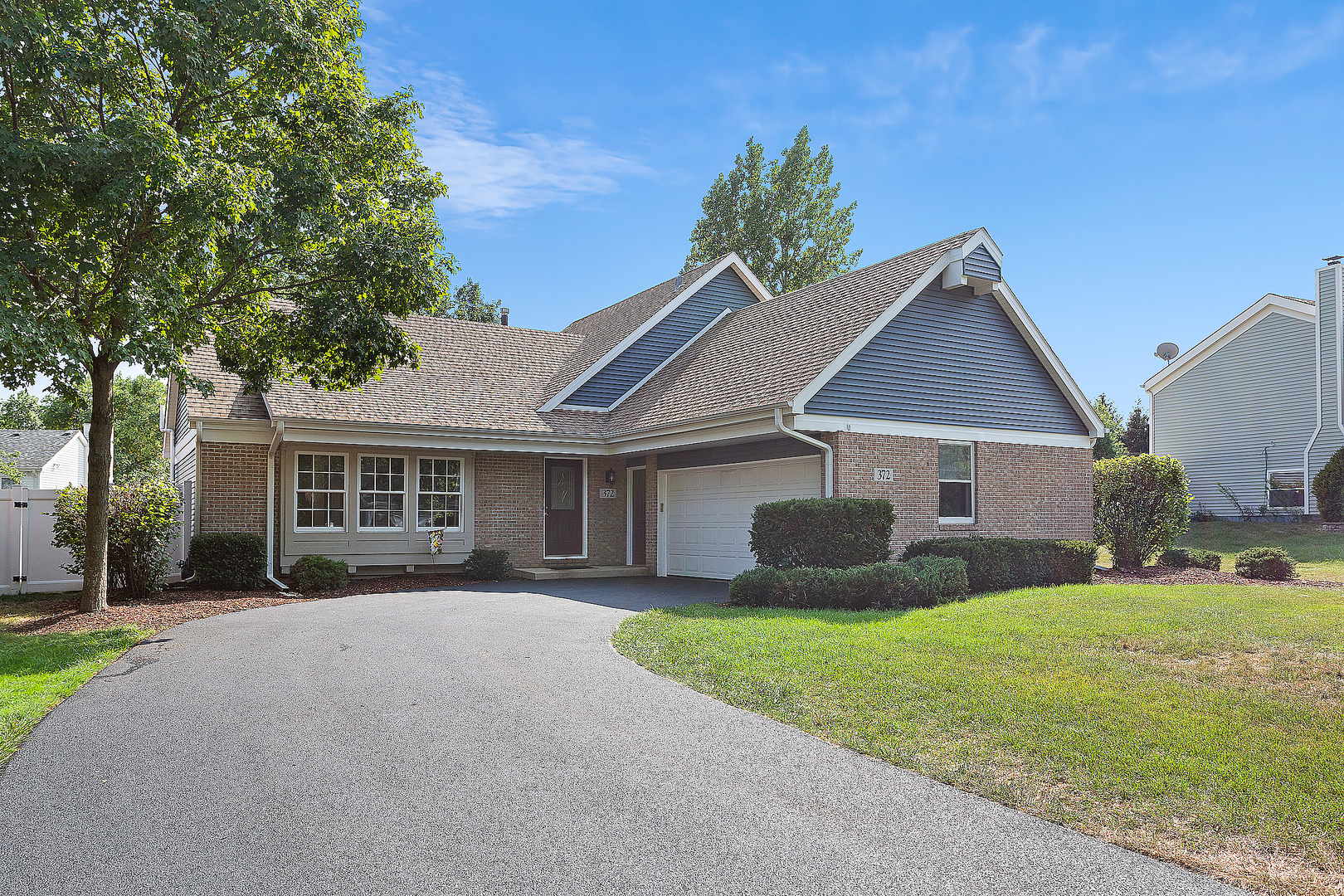 372 Cedarbrook Road Naperville, IL 60565 - Photo 2 of 25