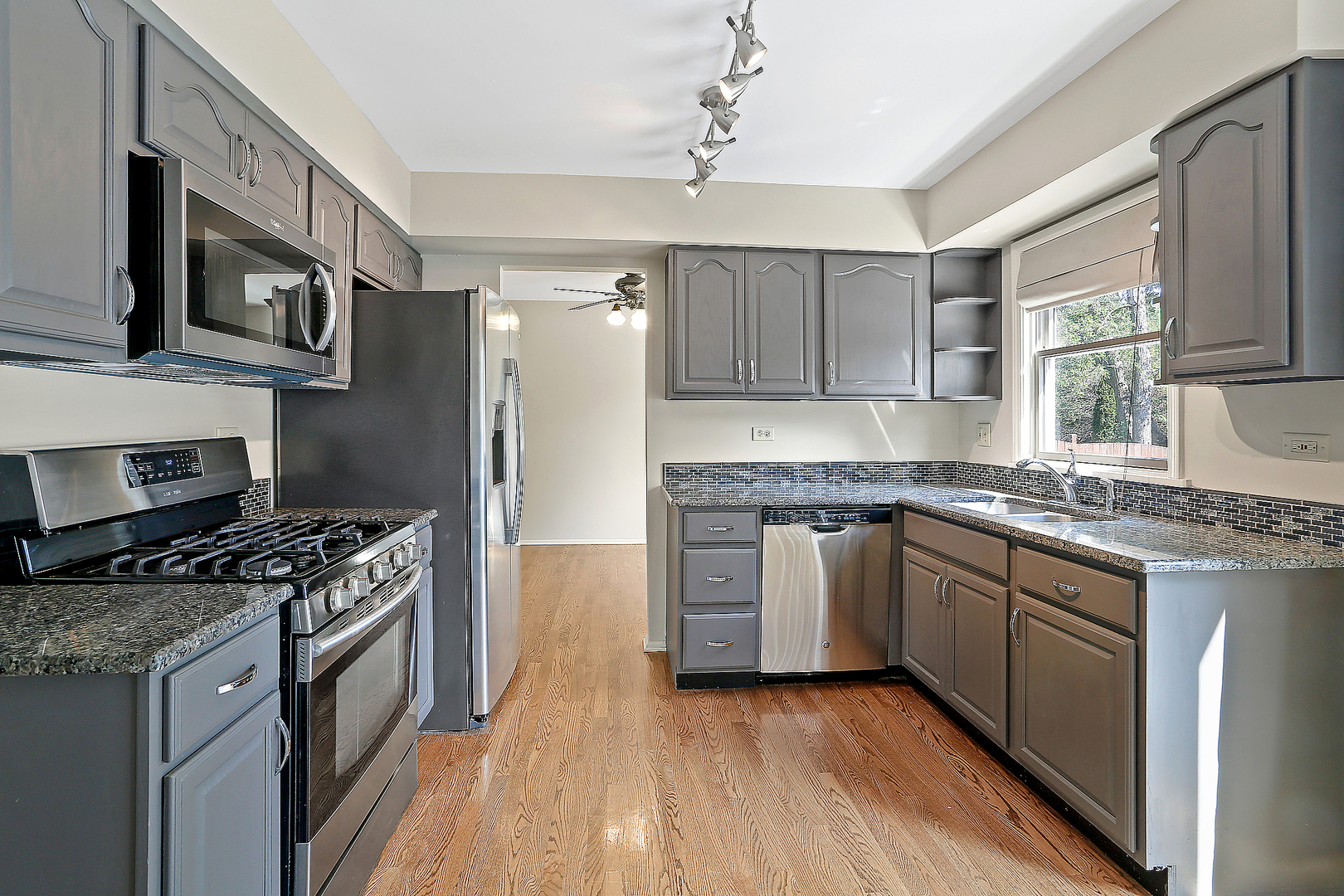 372 Cedarbrook Road Naperville, IL 60565 - Photo 15 of 25