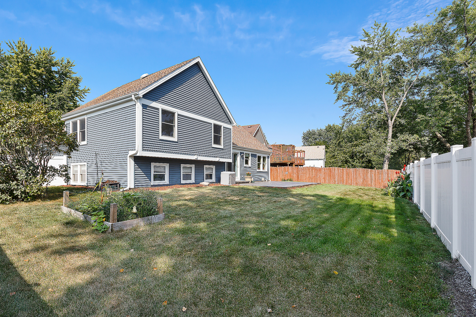 372 Cedarbrook Road Naperville, IL 60565 - Photo 7 of 25